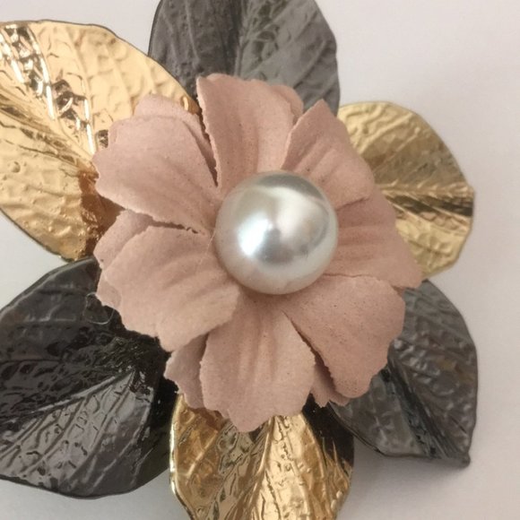 Awesome Flower Cocktail Ring - Picture 10 of 10